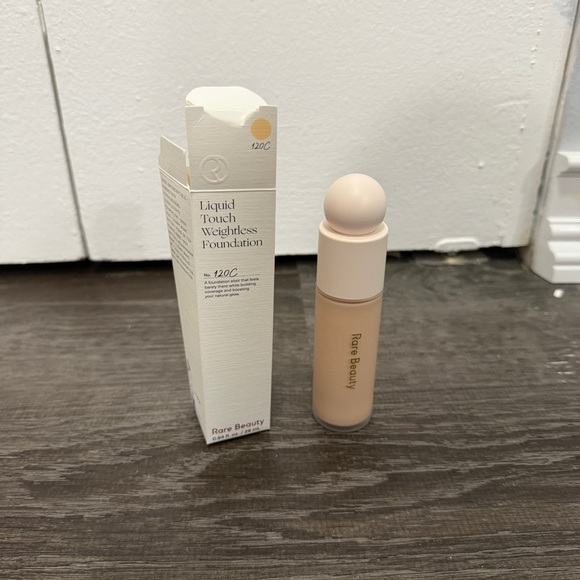 New In Box Rare Beauty Liquid Touch Weightless Foundation in 120C - Picture 1 of 7